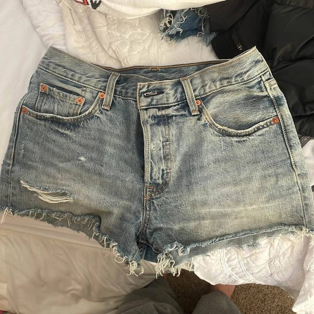Levi Jean shorts - Picture 1 of 3